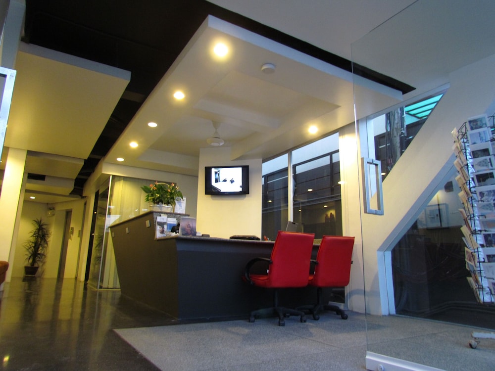 The Front Hotel And Apartment 9/76