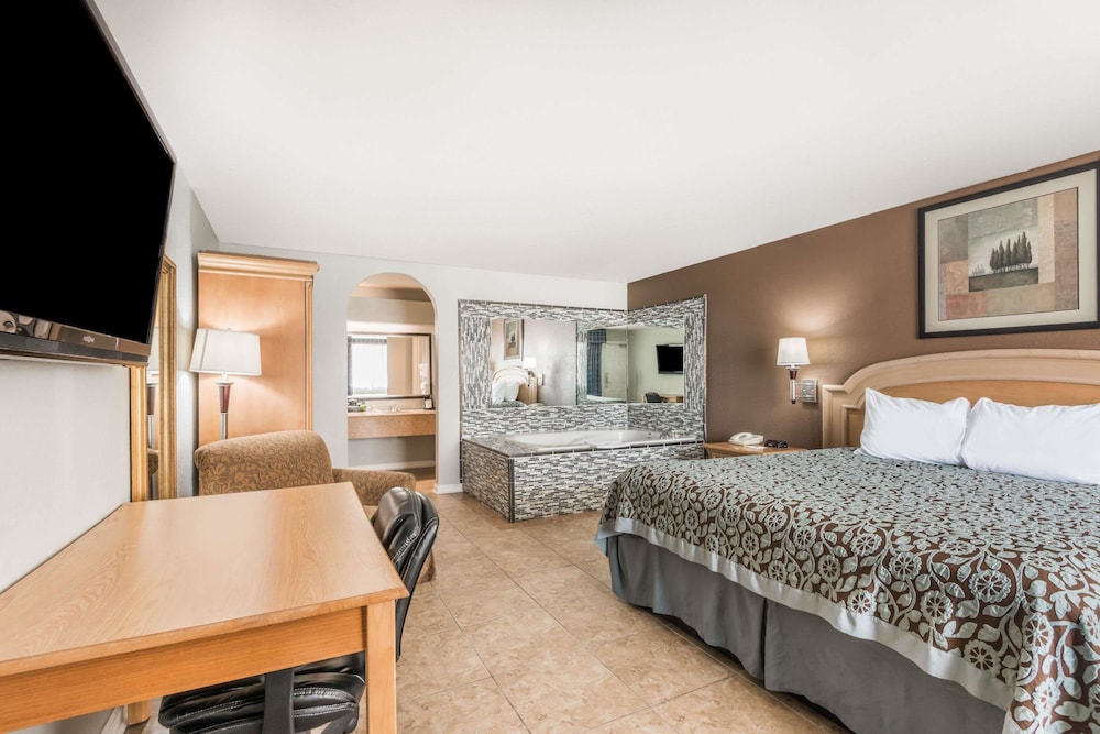 Days Inn by Wyndham New Braunfels 12/33