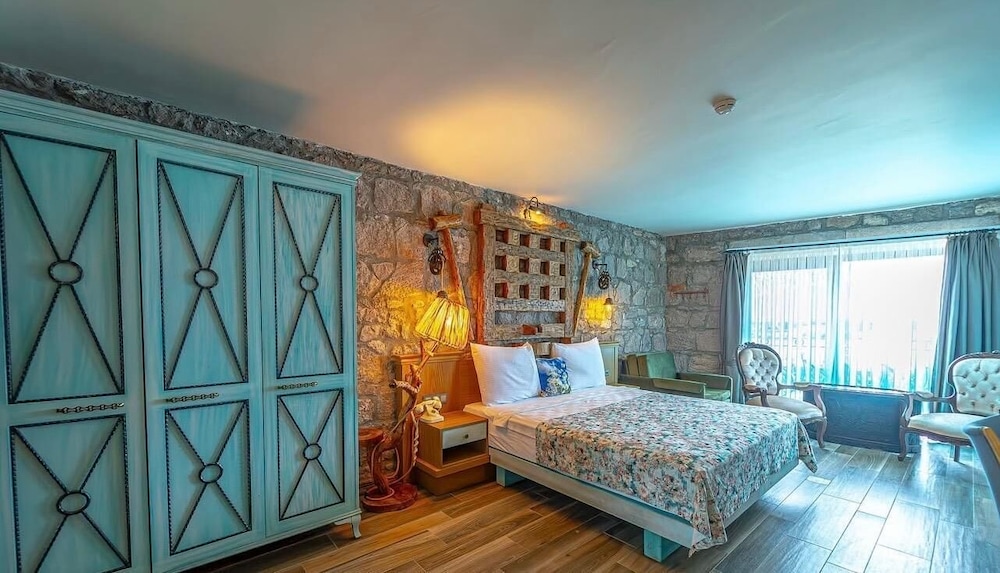 SUPERIOR, DOUBLE OR TWIN BED, SEA VIEW