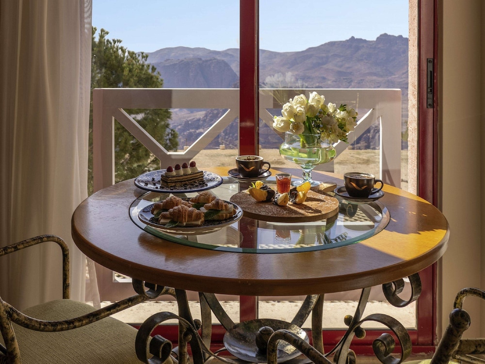 Grand Mercure Petra 82/91