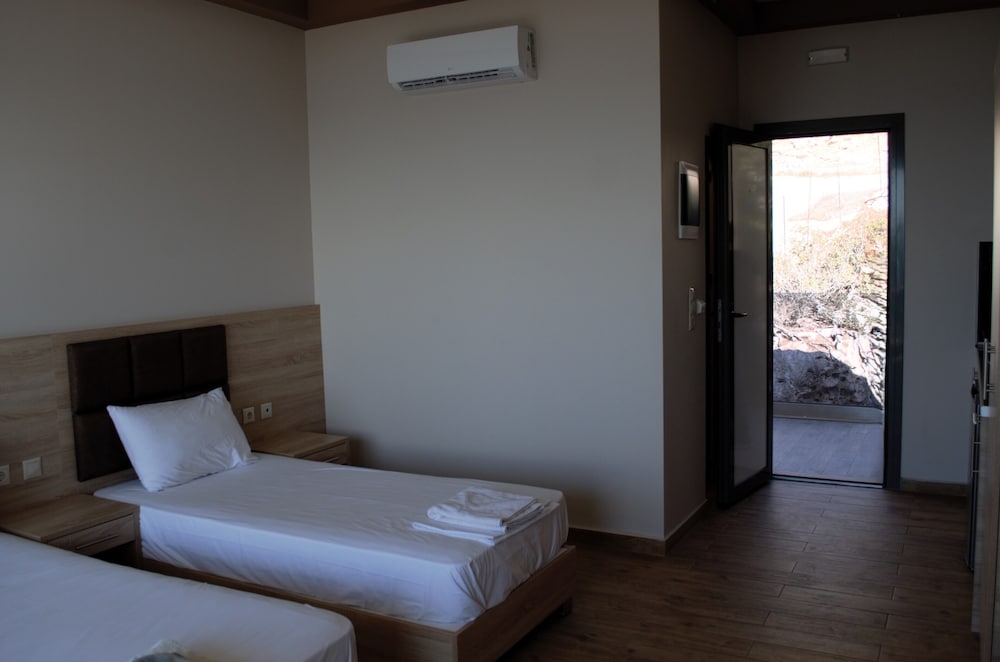 Room at Coralli Apartments, Pefkos