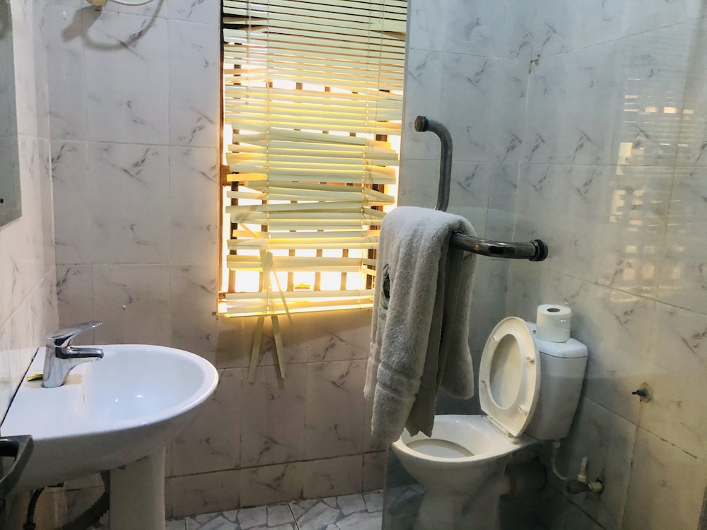 Mayors Diplomat Suites Opebi 48/48