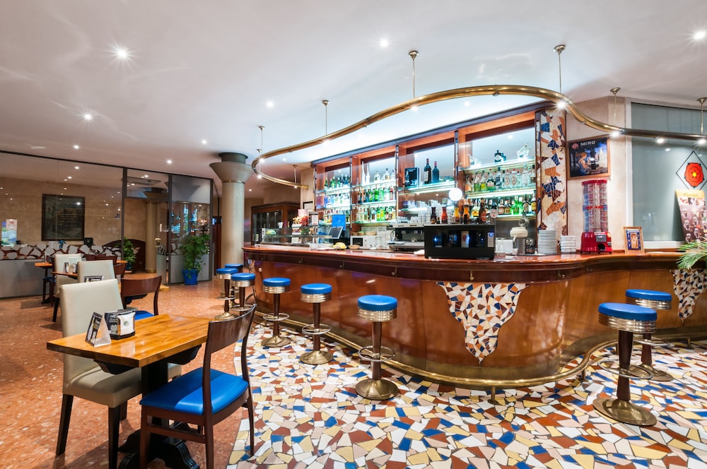 Hotel Gaudi 7/49