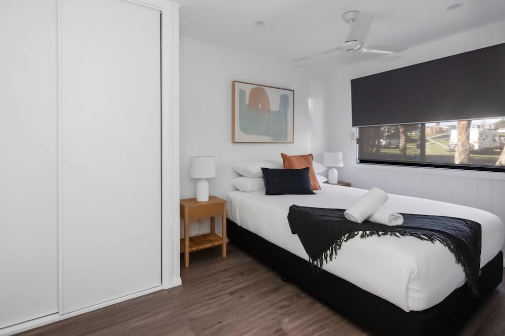 Premium, Villa, 1 Queen and 1 Single Bed, Bunk Bed, Accessible, Reflections Holiday Park Forster Beach 2/6