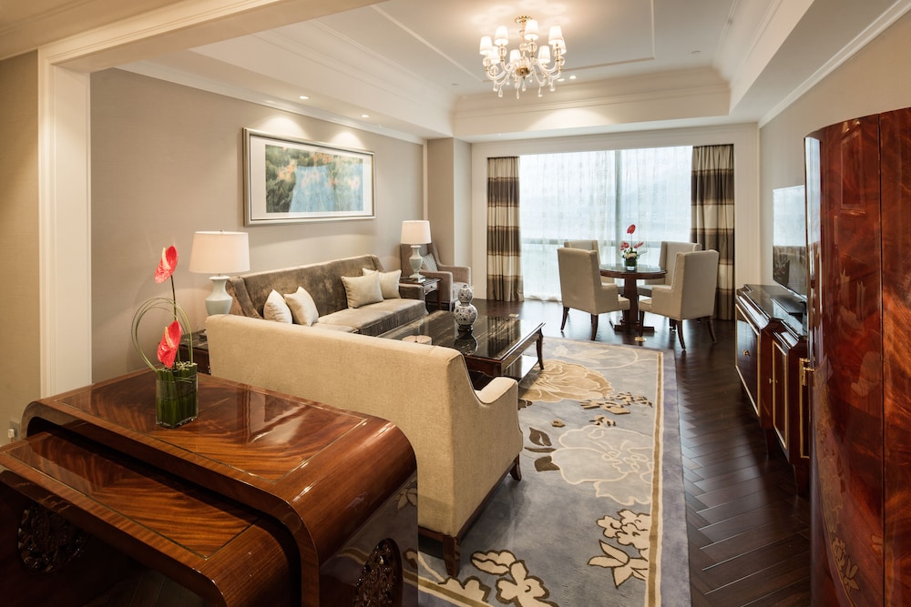 Fuzhou Jeurong Hotel 36/72