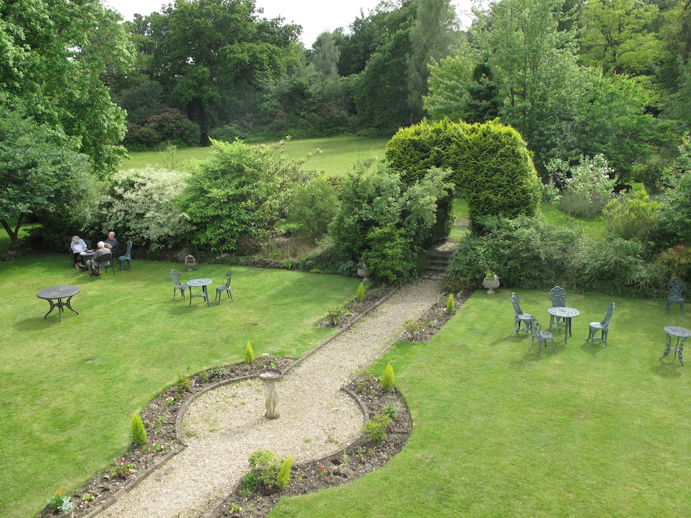 Woodlands Lodge Hotel 43/48
