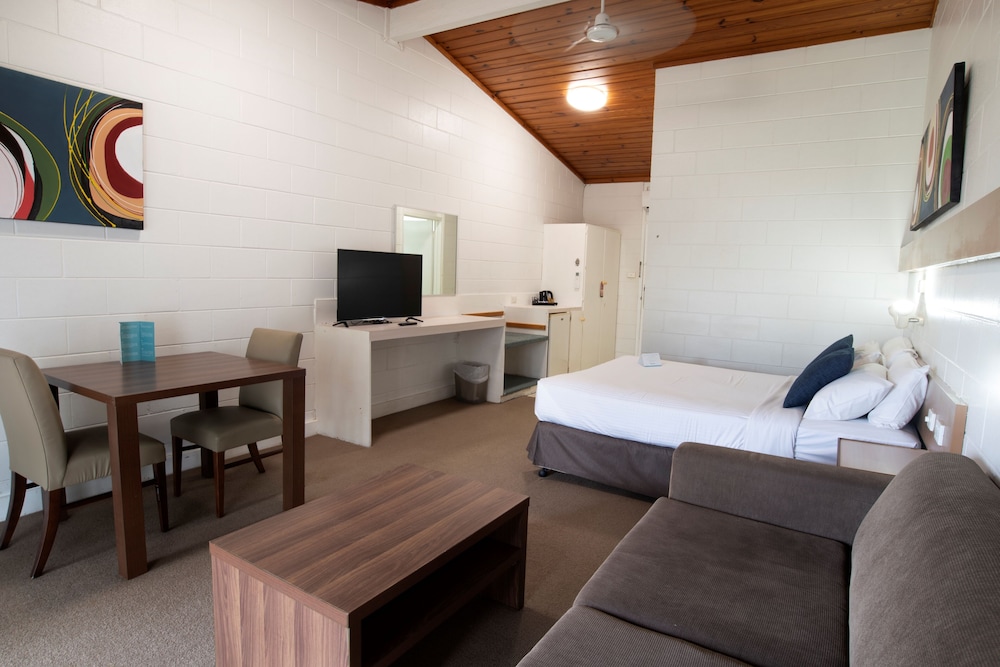 Mission Beach Resort 19/75