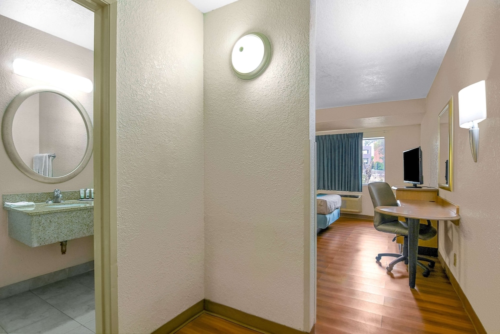 Motel6 Atlanta, GA - Downtown 32/57