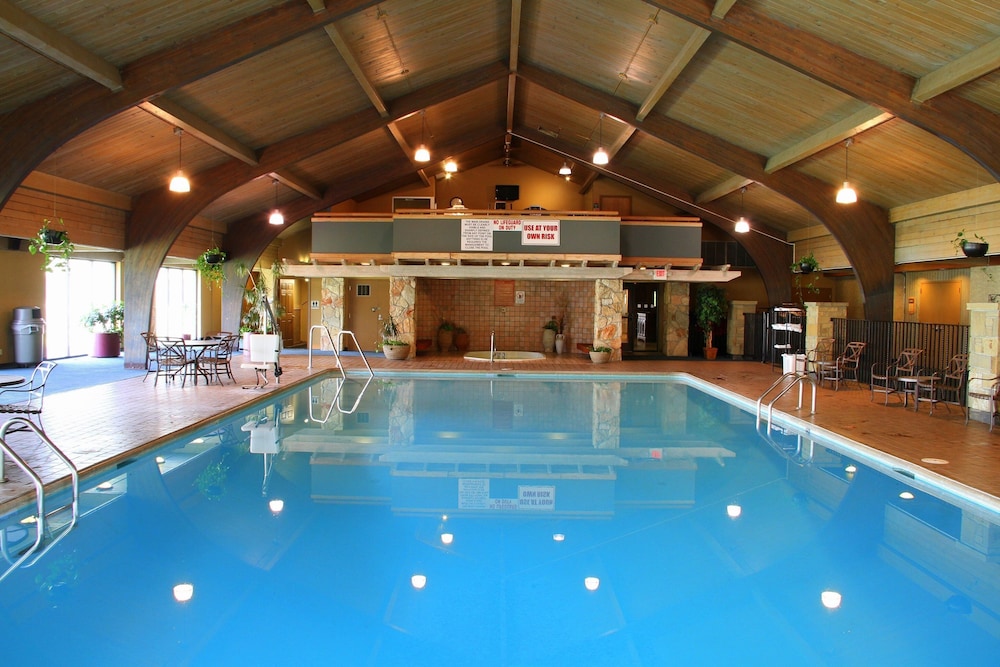 Field & Stream Lodge Bozeman 1/53
