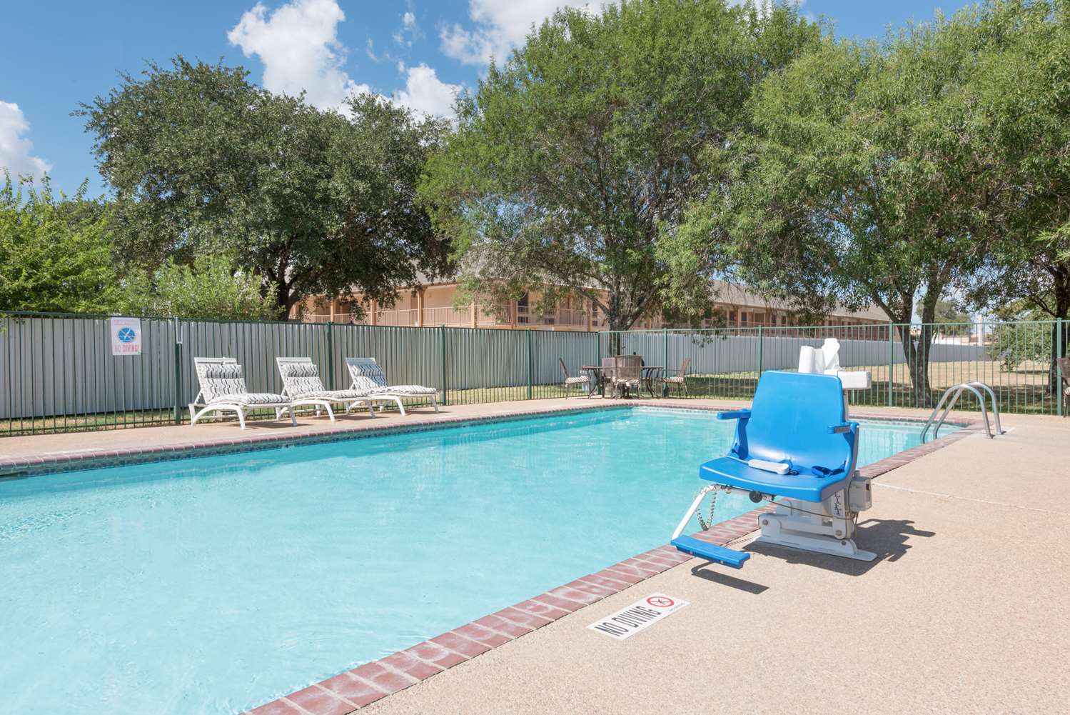 Days Inn by Wyndham Bryan College Station 7/8