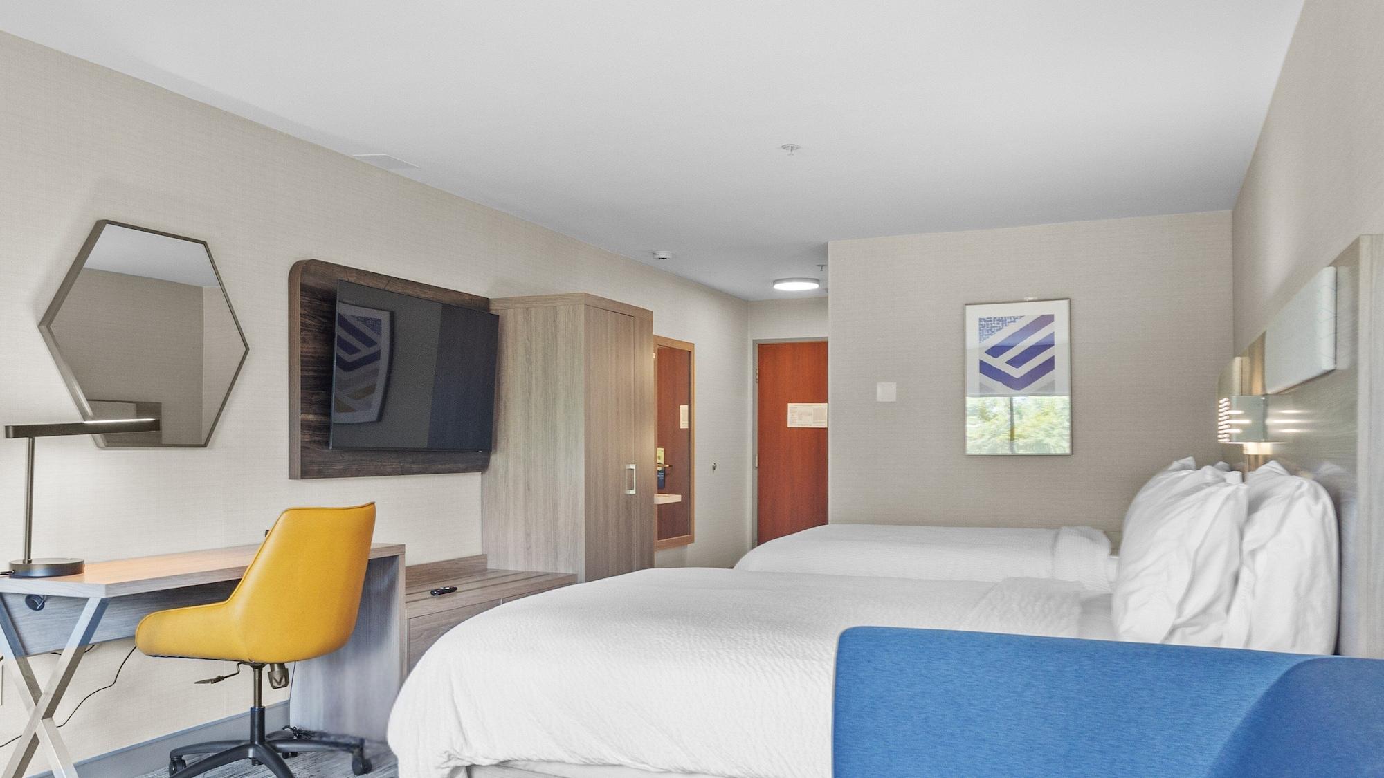 Suite, Multiple Beds، Holiday Inn Express Hotel And Suites Manchester Airport 2/10