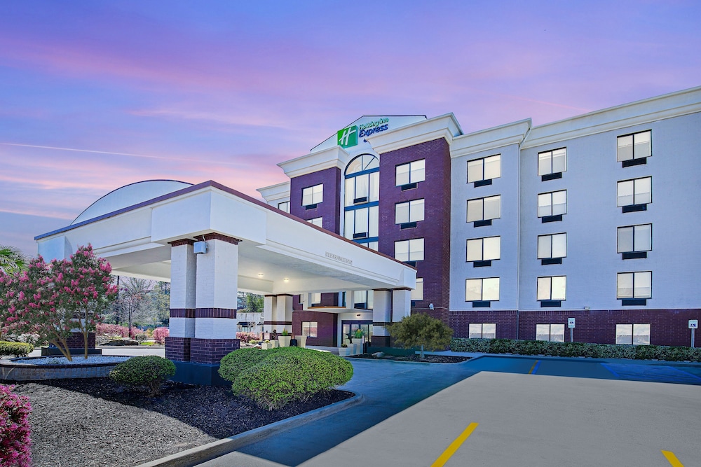 Holiday Inn Express & Suites Birmingham - Inverness 280, an IHG Hotel 7/74