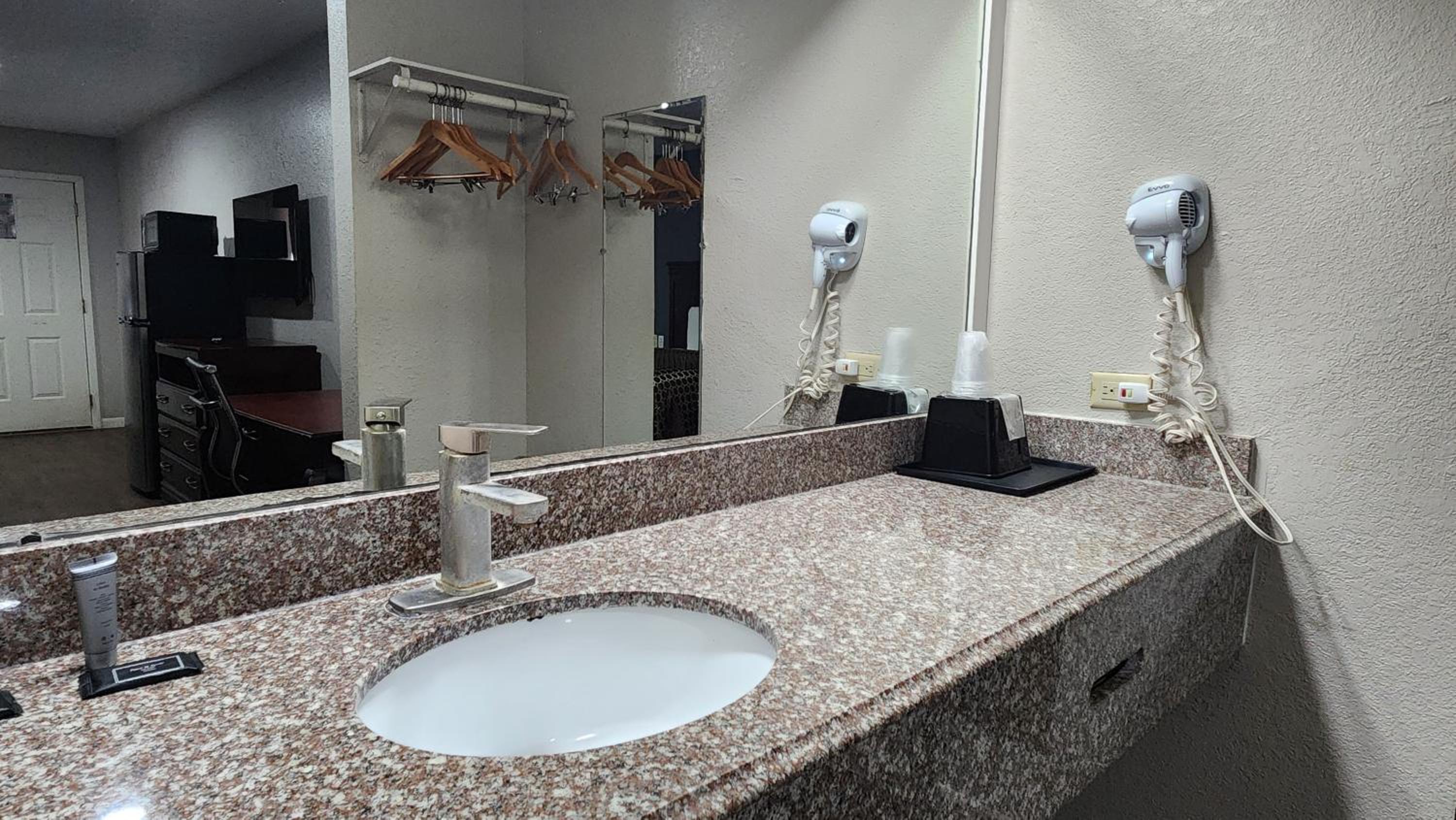 غرفة بسريرين كوين، Express Inn Hobby Airport 7/9