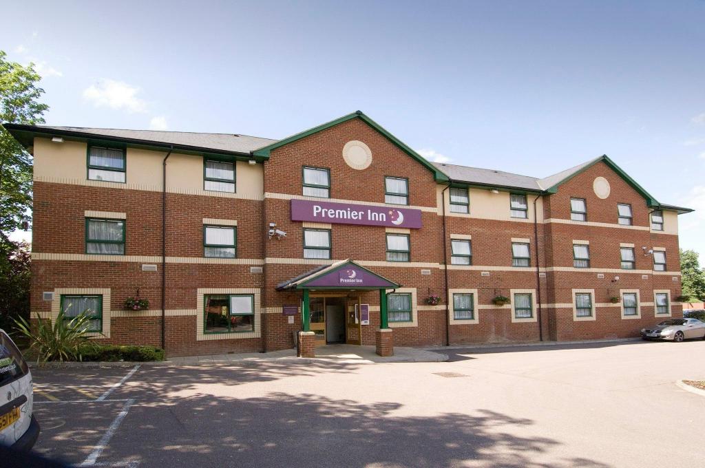 Premier Inn Watford North 6/24