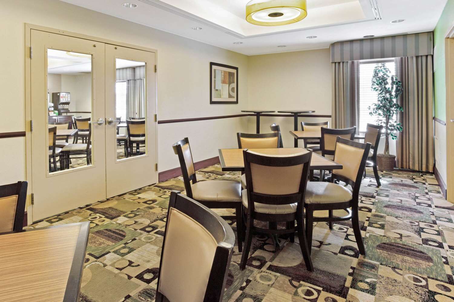 La Quinta Inn & Suites by Wyndham Lancaster 14/15