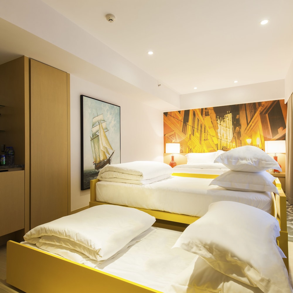 Caravel Hotel 12/54