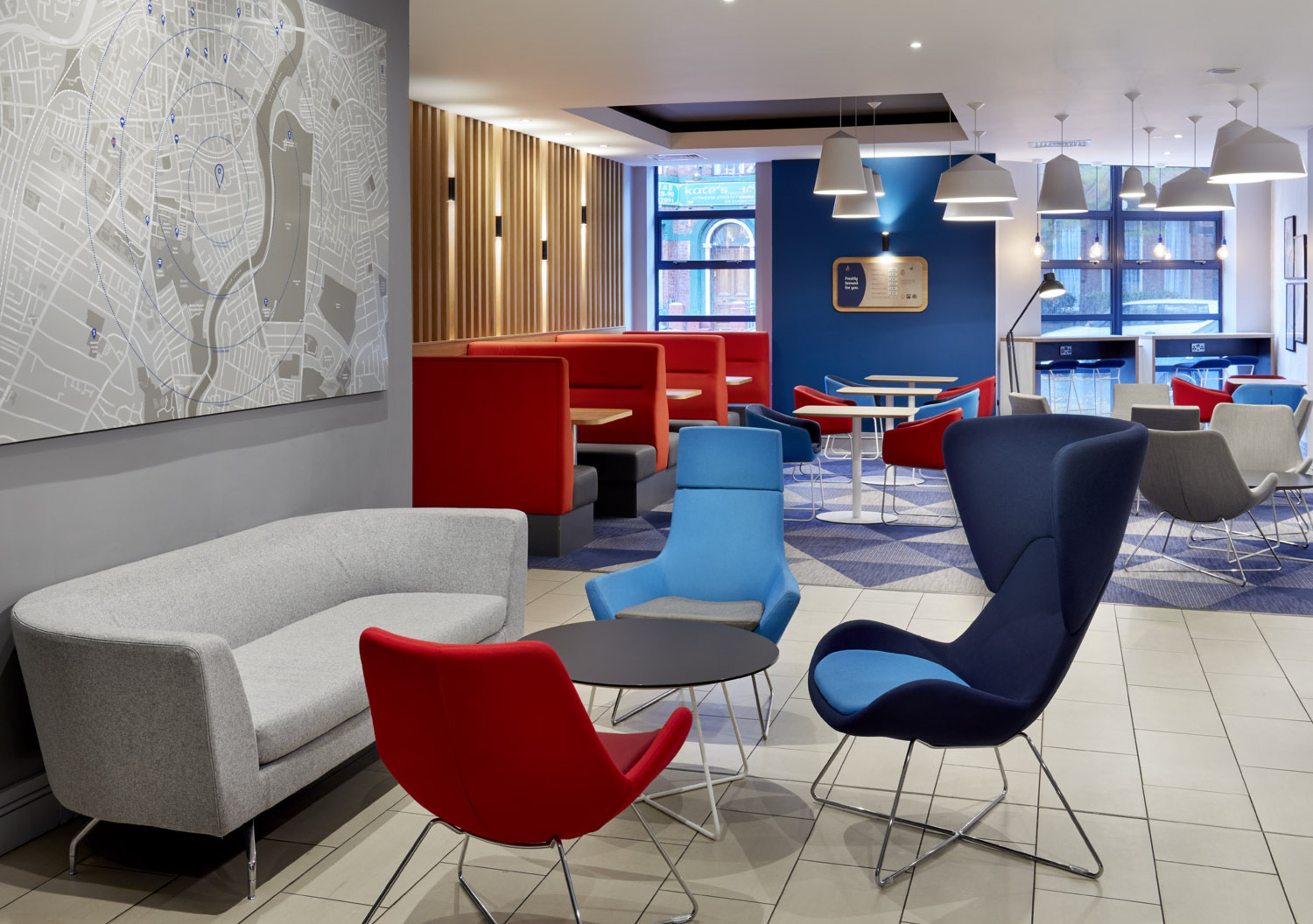 Holiday Inn Express Belfast City 26/50