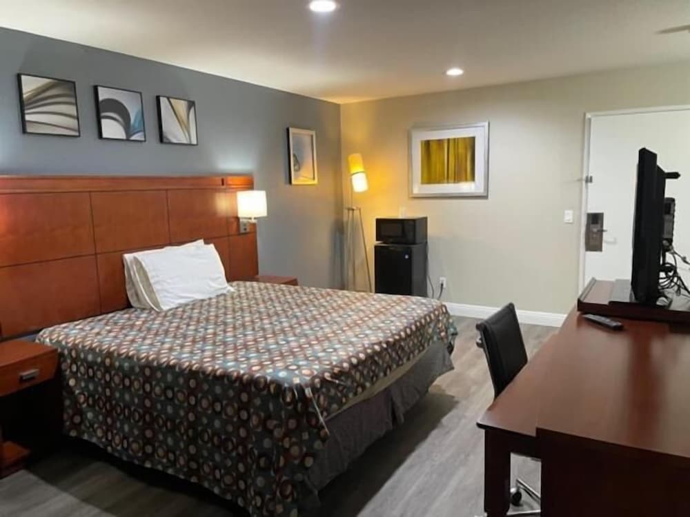 Bel Air Motor Hotel 8/15
