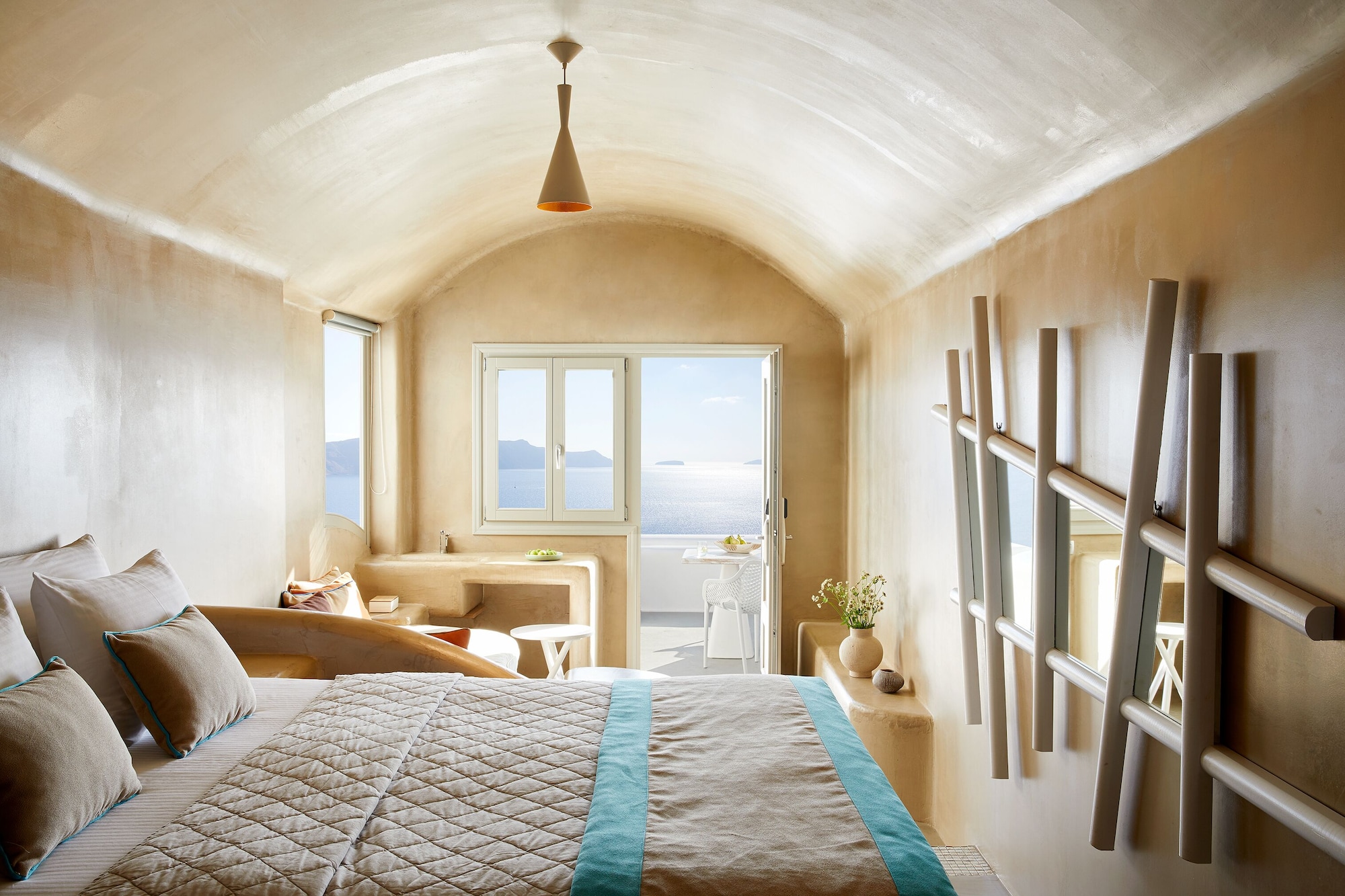 JUNIOR SUITE, CALDERA VIEW, OUTDOOR JETTED TUB