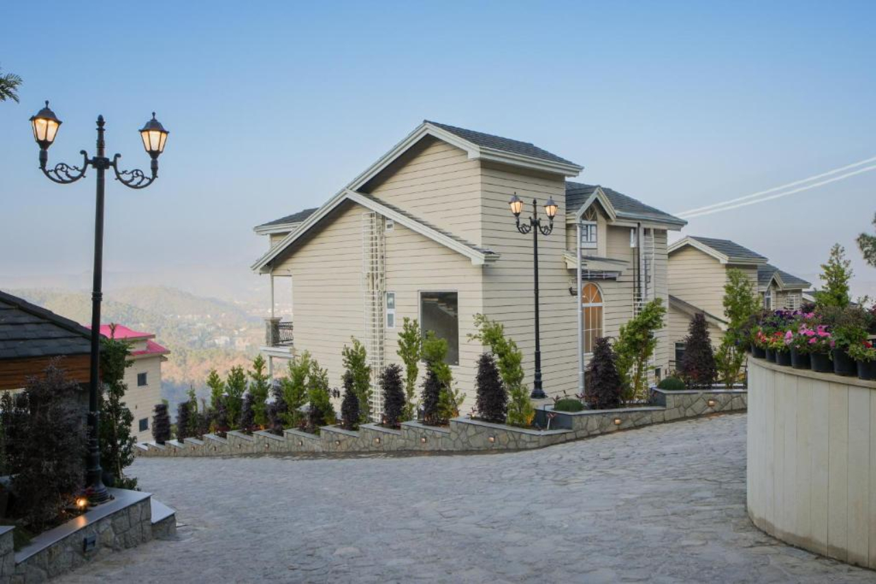 ELIVAAS prive The Royce Daisy Ultra Luxe 4 BHK Villa With Pvt Pool Jacuzzi 360 Hill Views 8/29