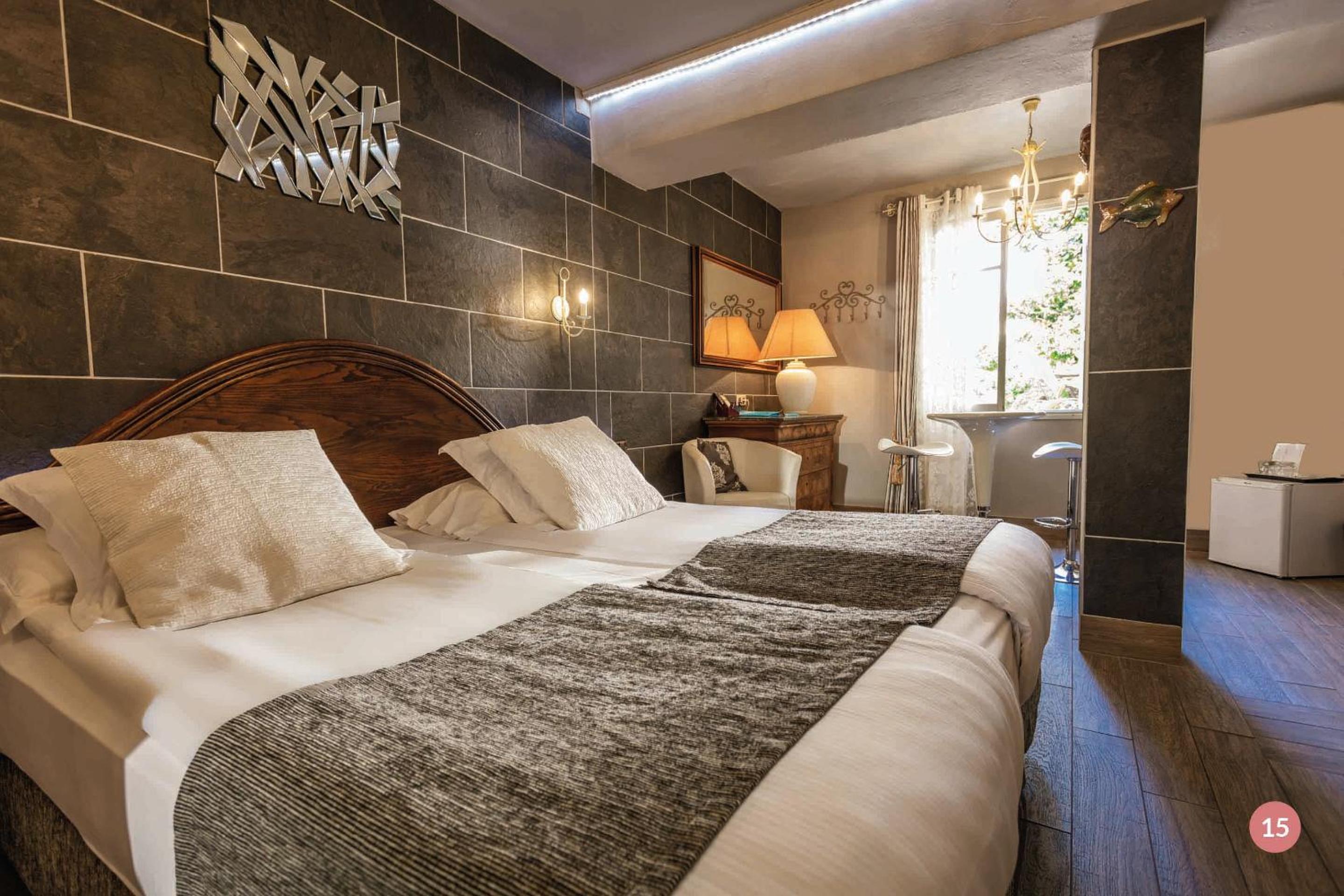 Collection, Double Bed