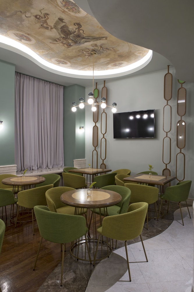 Zeus Essence Bucharest Venezia 60/64