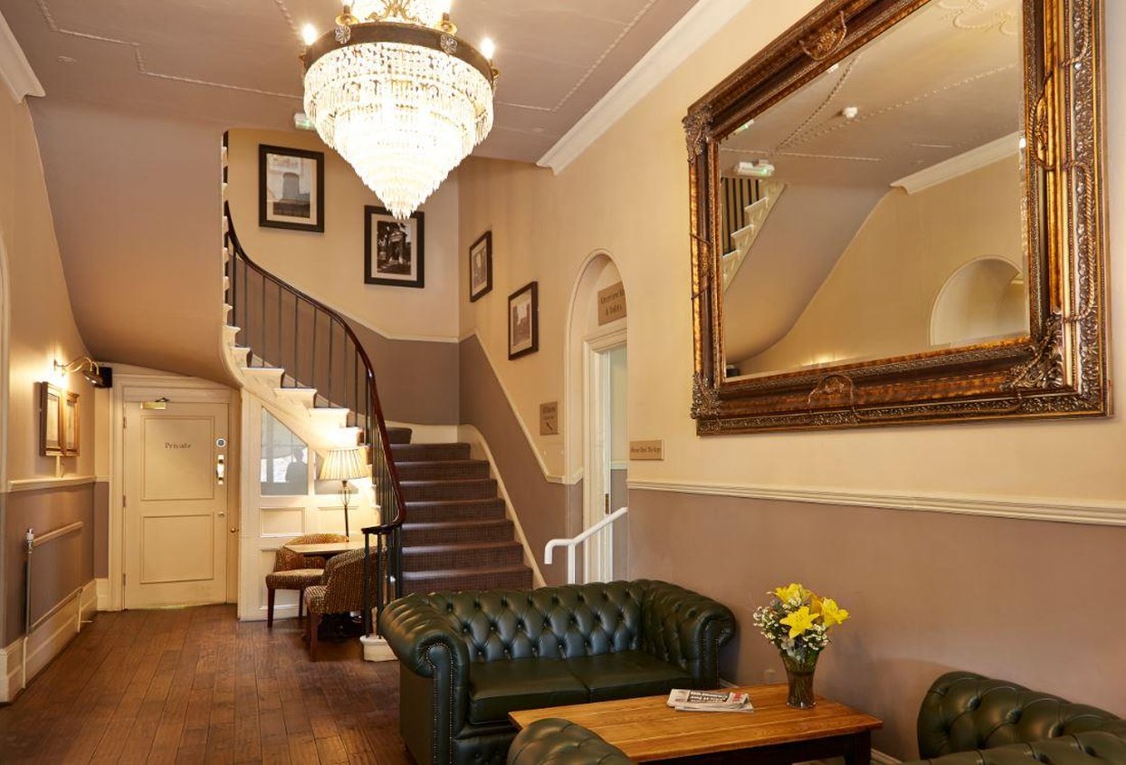 Royal Hotel 13/34