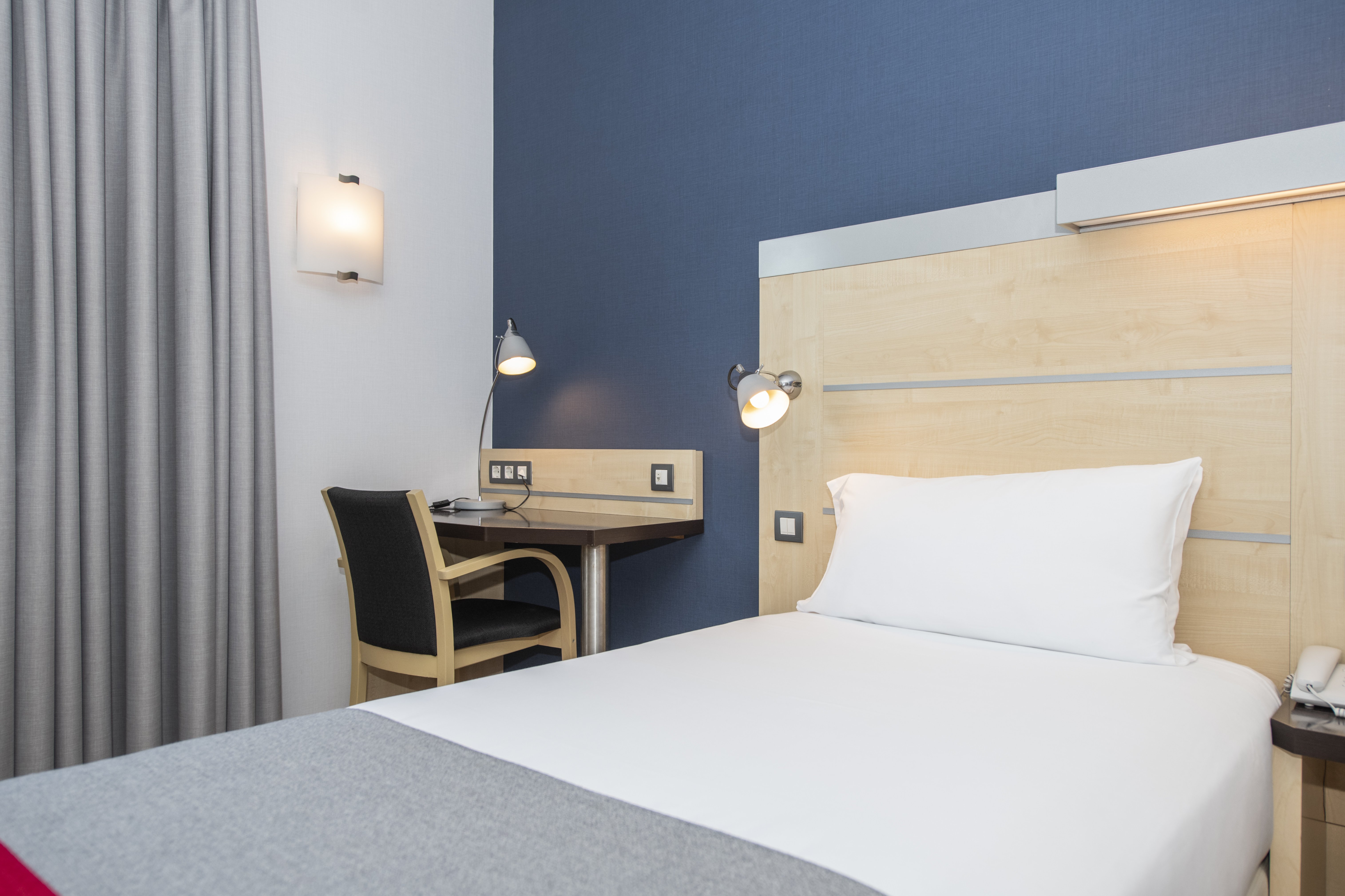 غرفة بسريرين منفصلين، Holiday Inn Express Barcelona Montmelo 3/5