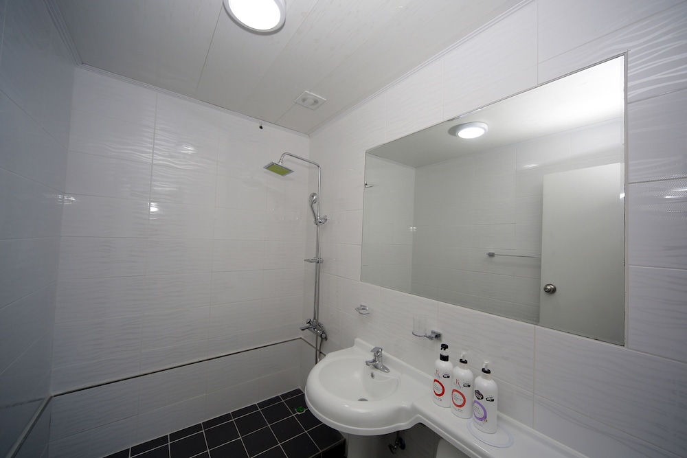 Ekonomy Hotel Mokpo 36/37