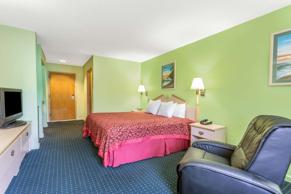 Days Inn By Wyndham Panama City/Callaway 18/26