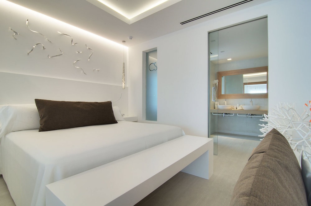 HOTEL CALA SAONA & SPA 23/59