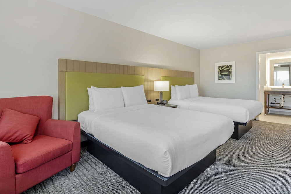غرفة بسريرين كوين، Country Inn & Suites by Radisson, Vallejo Napa Valley, CA 2/9