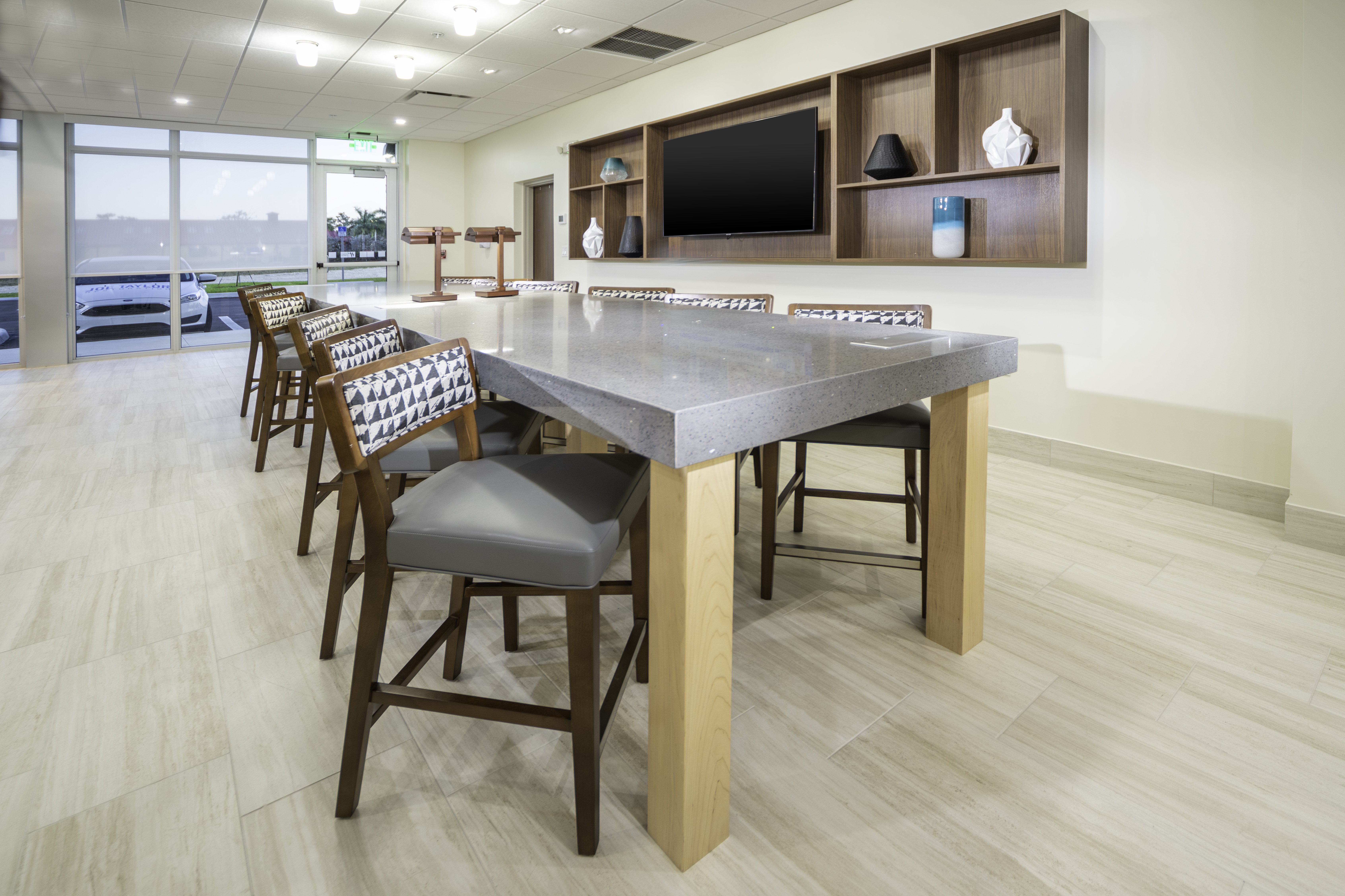Holiday Inn Express & Suites Fort Myers Airport 37/54