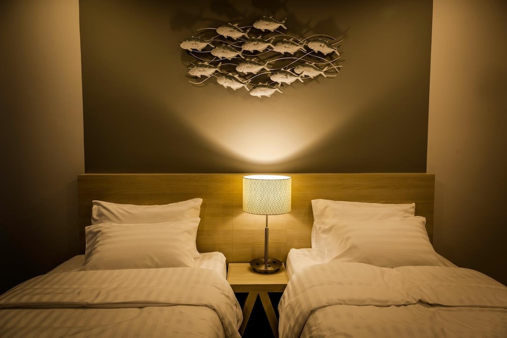 Triple Z Hotel 13/56