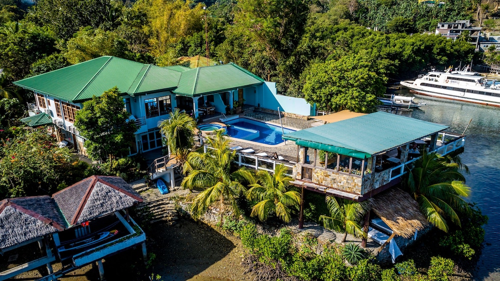 Edgewater Dive & Spa Resort 71/73