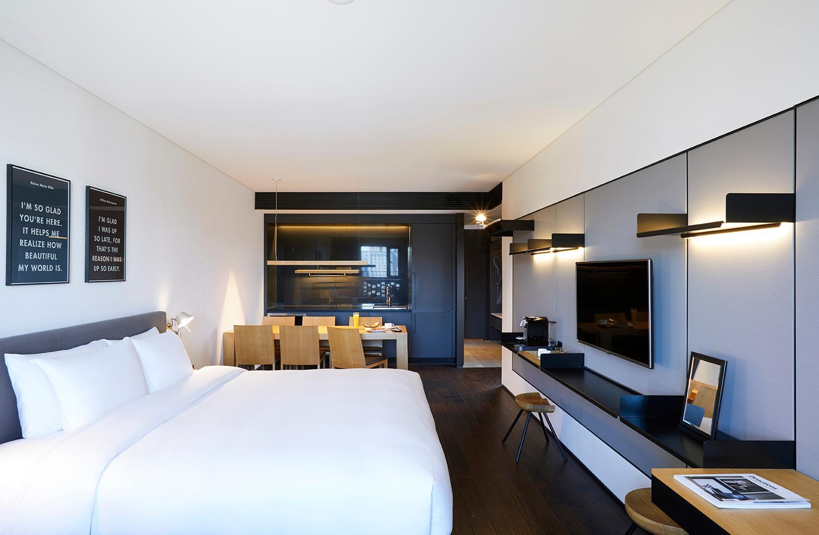House, King Bed
