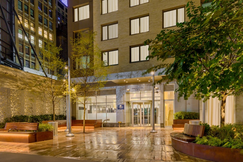 Doubletree by Hilton New York Times Square South 14/16