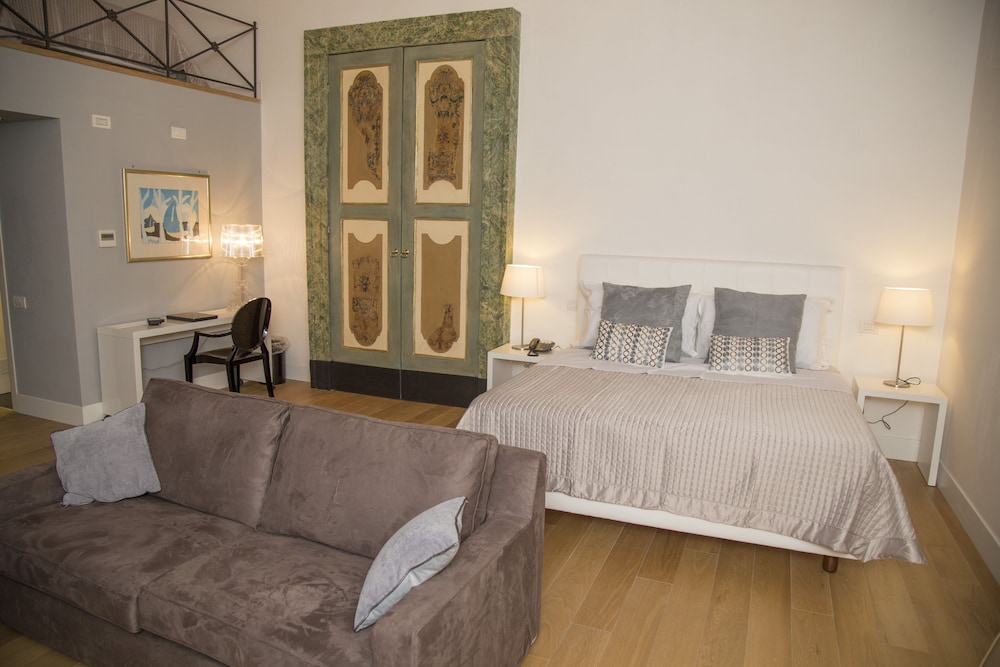 SANTA CHIARA BOUTIQUE HOTEL 16/73