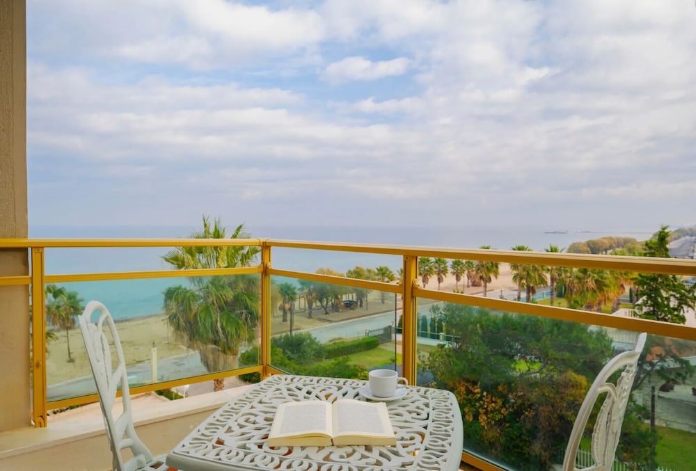 Eona Beach Resort 55/66