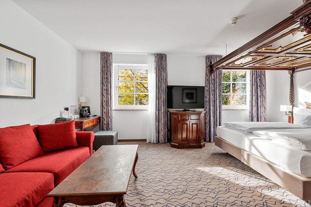 Kings Hotel Center 53/66