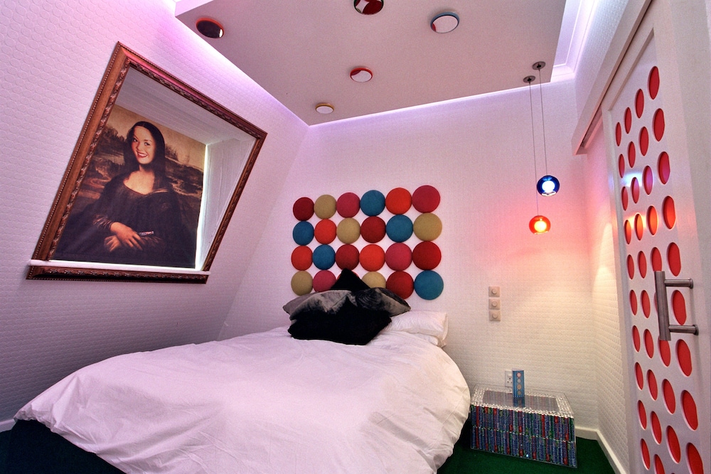 Daddy Long Legs Art Hotel 38/59