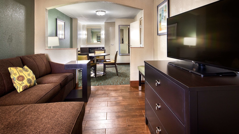 Best Western Executive Suites 26/38