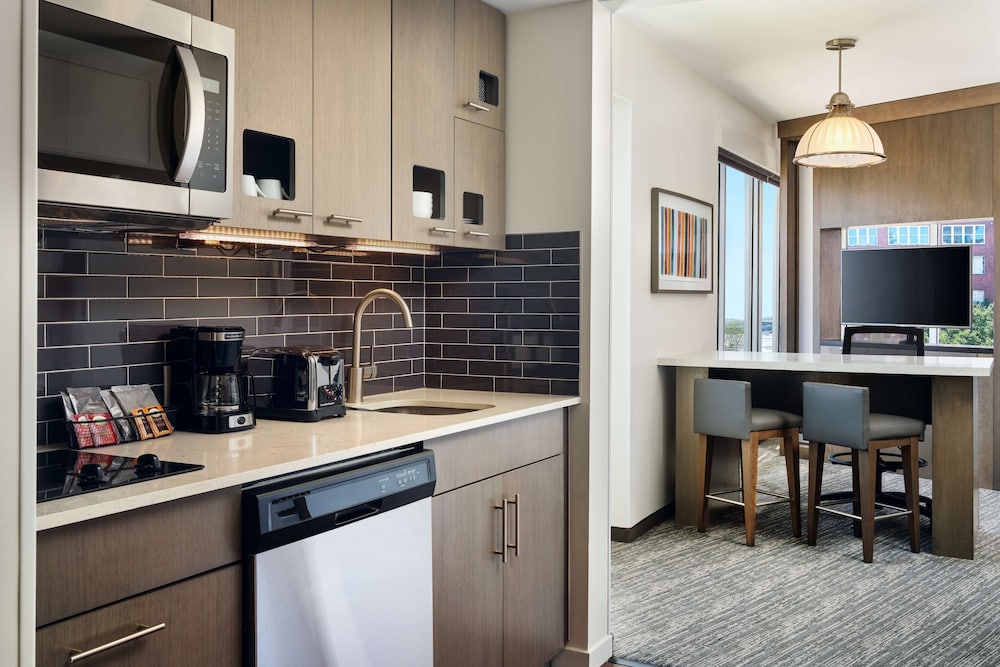 Hyatt House Atlanta Downtown 50/50