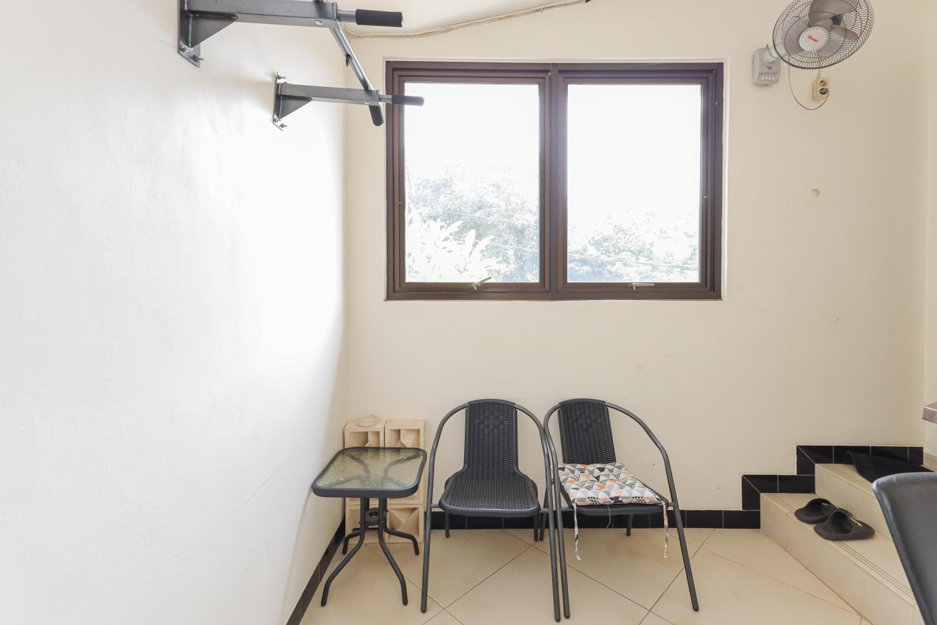 RedDoorz Syariah near Green Park Jatiwarna 38/50
