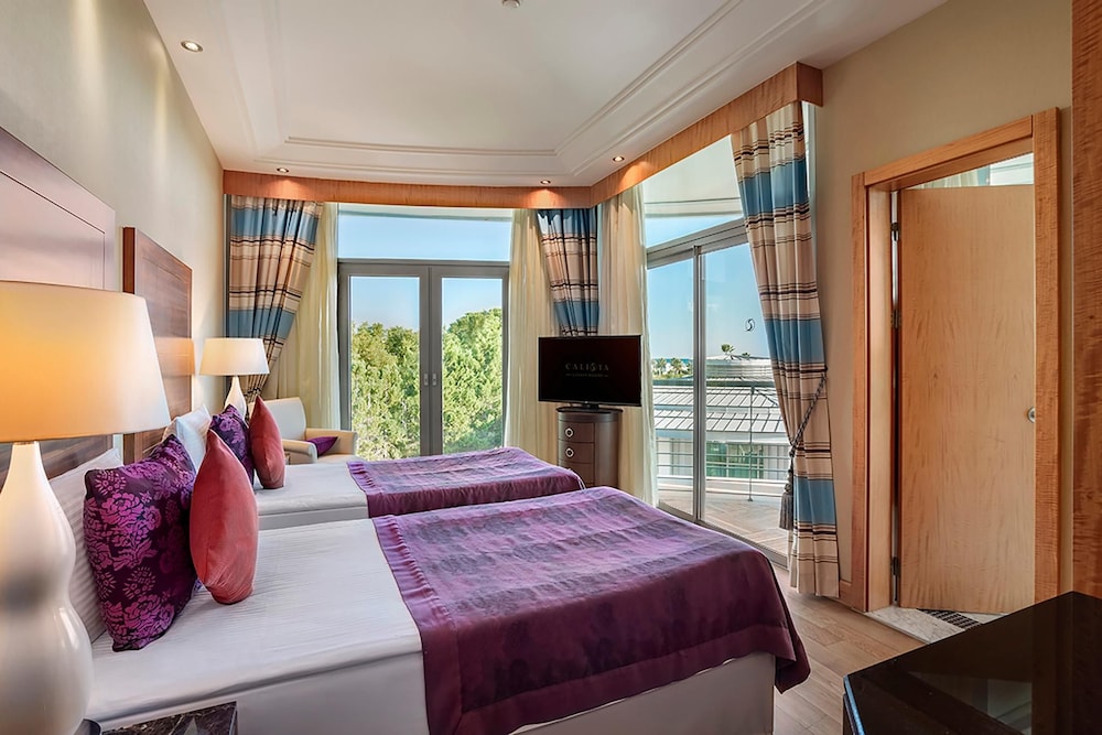 Calista Luxury Resort 24/76