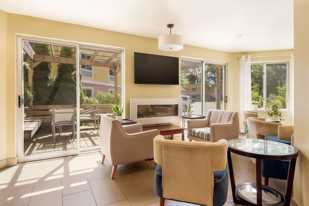 Best Western Plus Traverse City 32/39