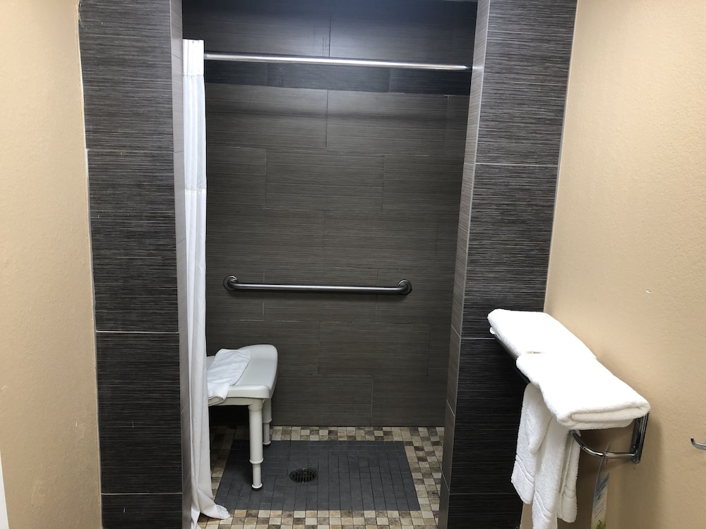 Days Inn By Wyndham Columbus 54/54