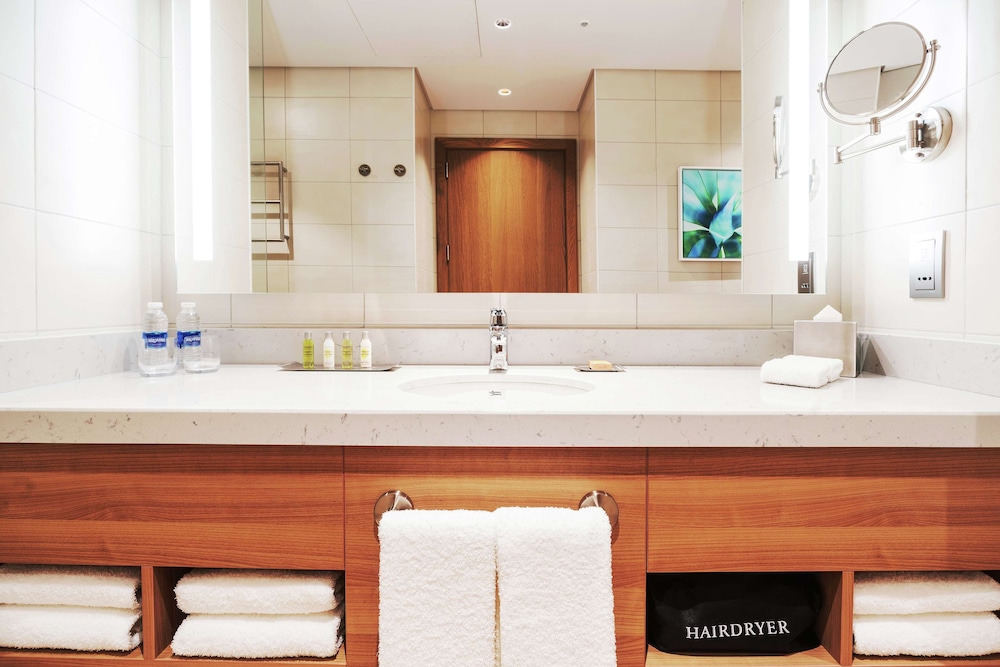 Hilton Garden Inn Kuwait 8/49