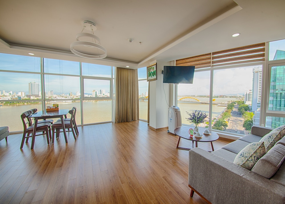 Pariat River Front Hotel 56/62