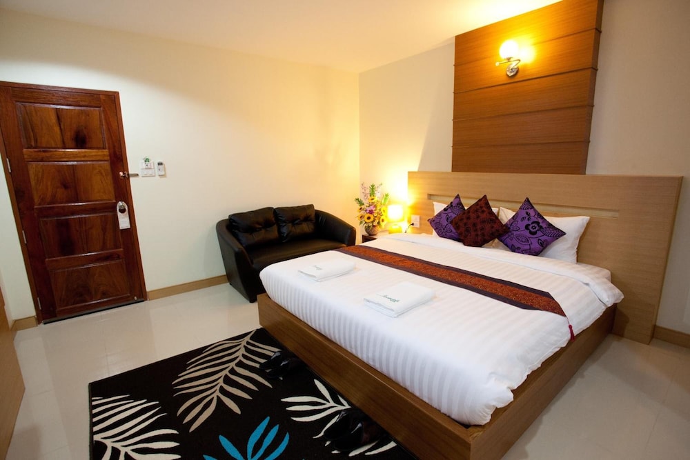 Amnauysuk Hotel 26/47